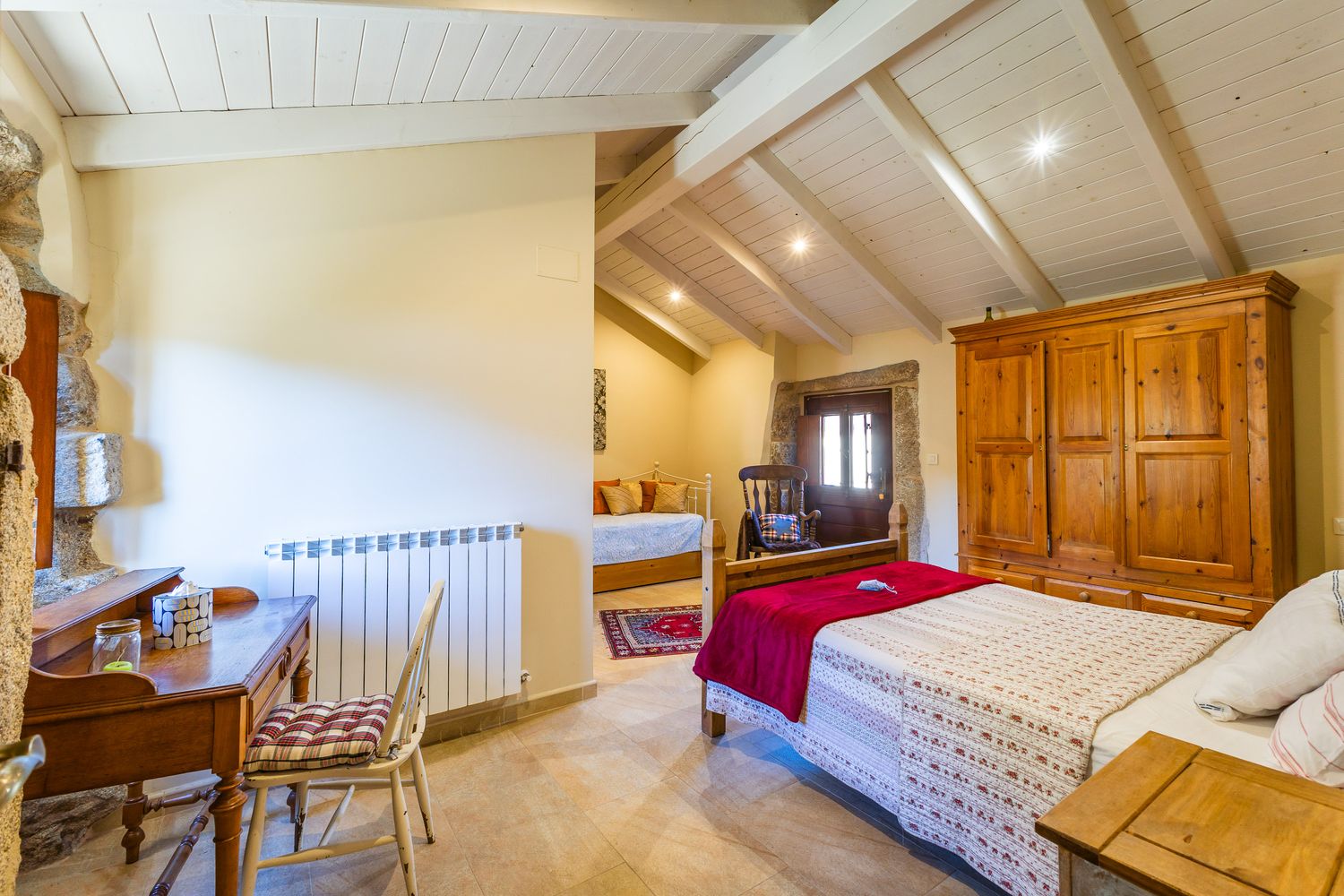 Bedroom 3: double bed plus additional bed